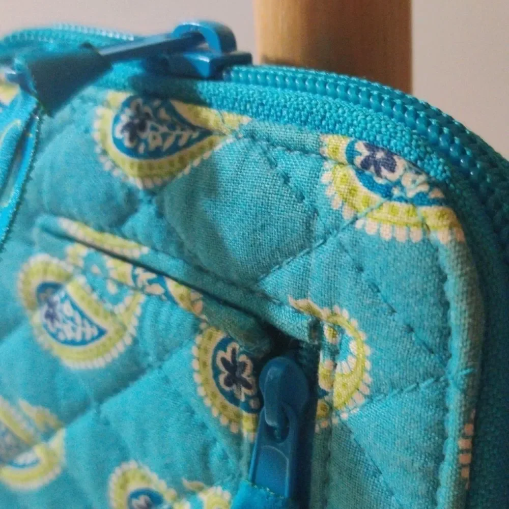 Vera Bradley Baby Blue Paisley Clutch‎ Wallet - Picture 4 of 16